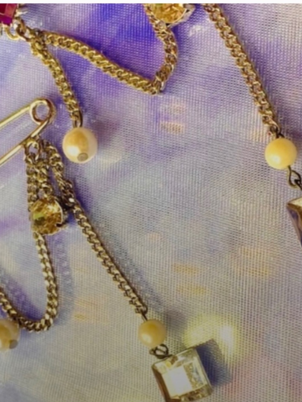 True Vintage Y2K Glamour Punk Lapel Pins Gem/Pearl Detailing Novelty Accessories - Picture 3 of 3